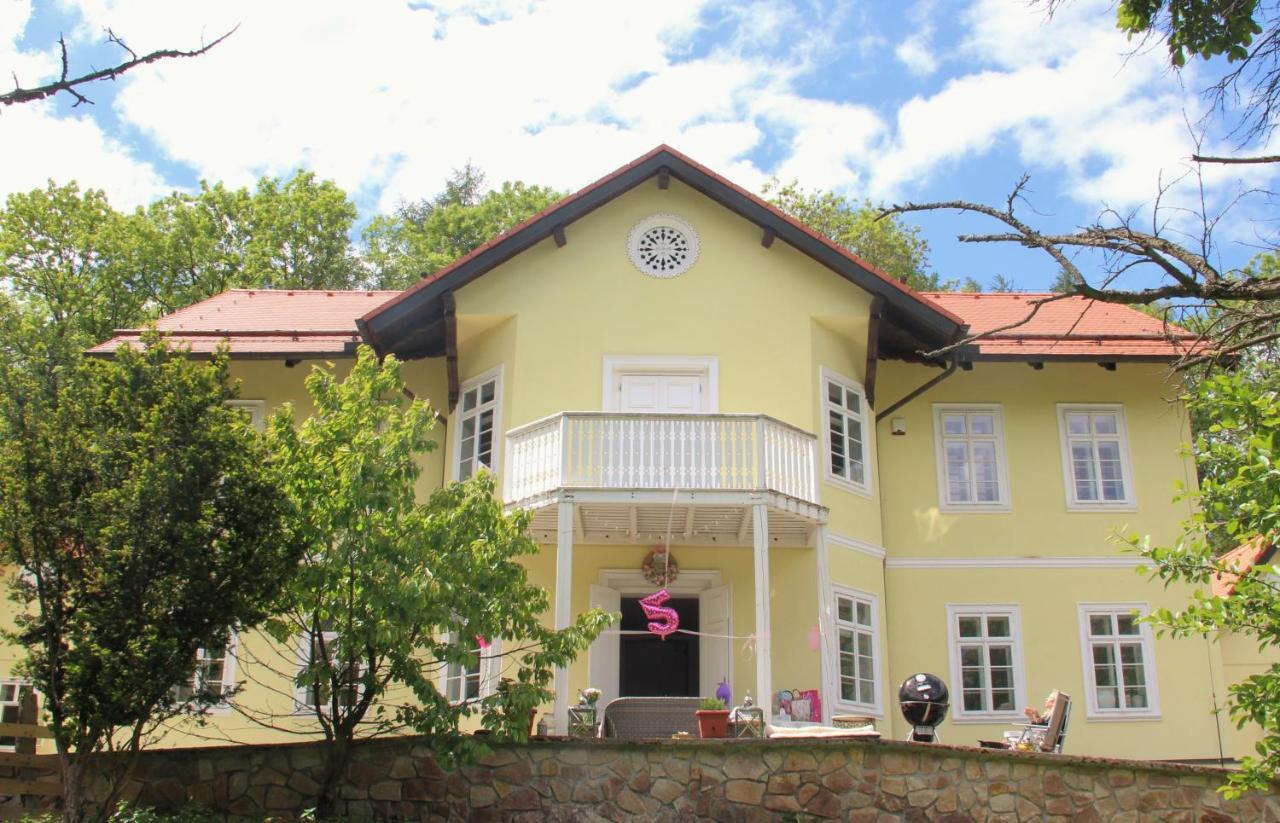 Lovecky Zamecek Pod Milesovkou Teplice Exterior photo