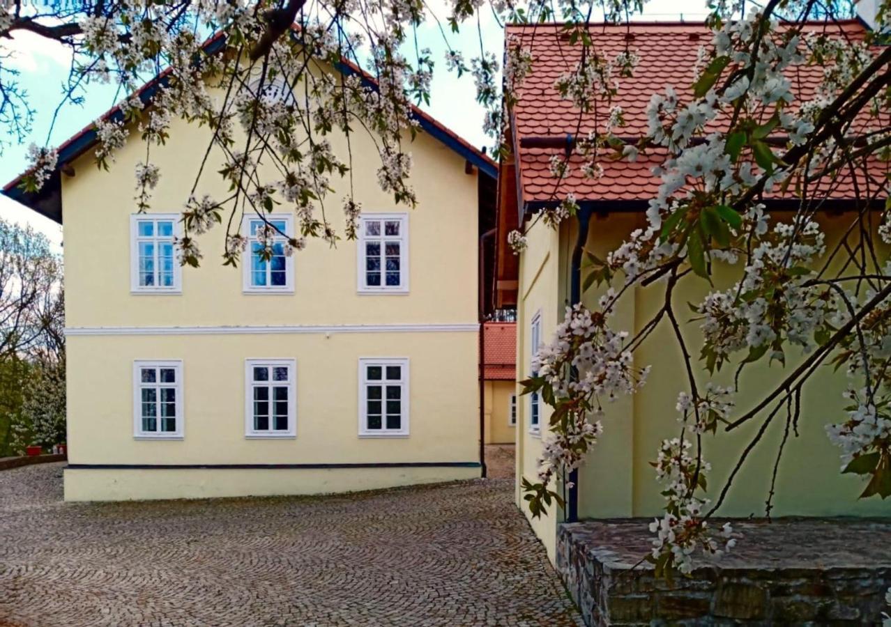 Lovecky Zamecek Pod Milesovkou Teplice Exterior photo